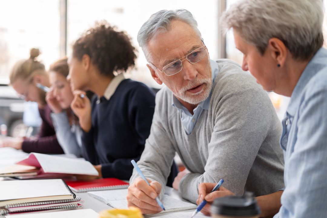 Elige la modalidad que mejor se adapte a tu forma de estudiar y aprender.